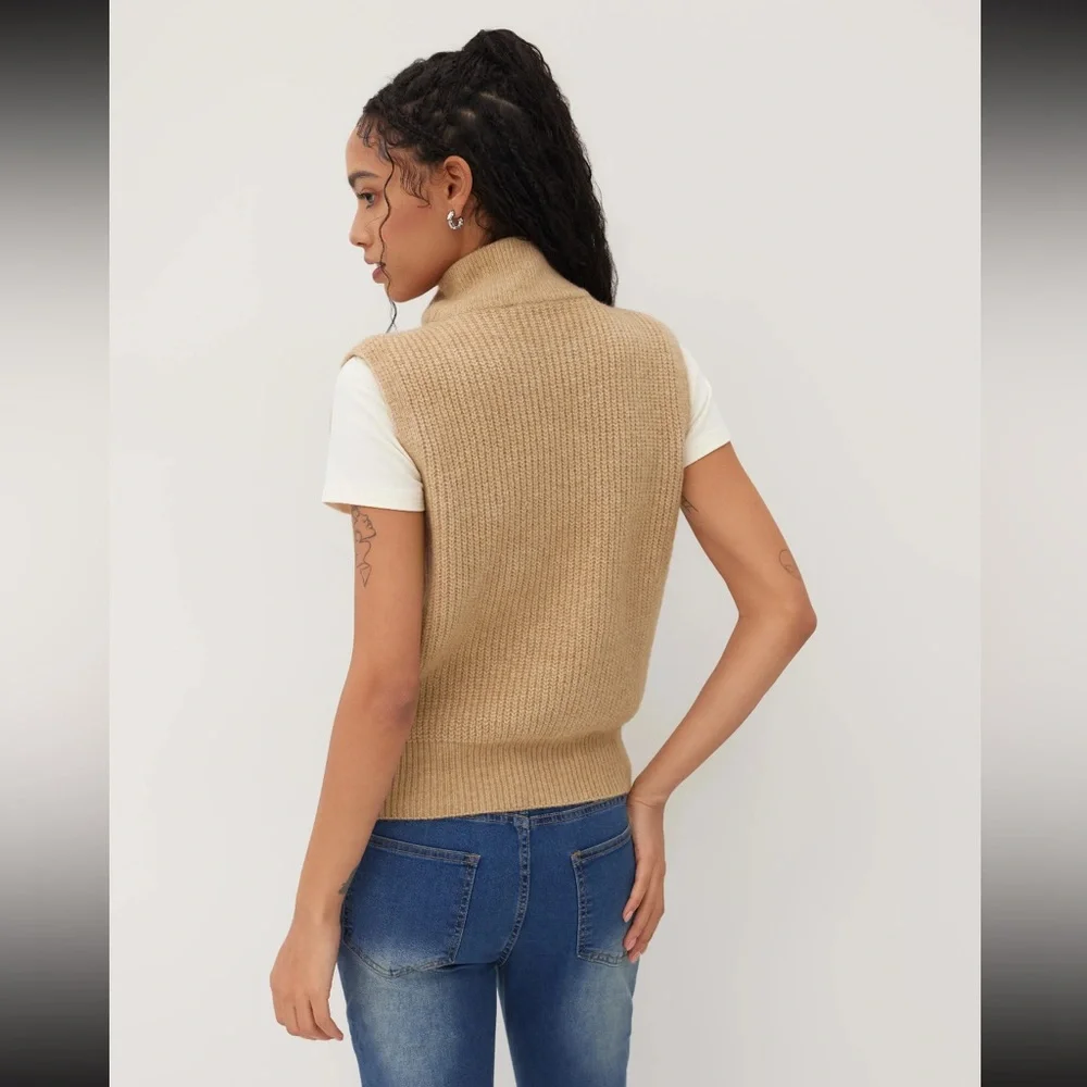 Half-Zip Knit Vest - Picture 4 of 9